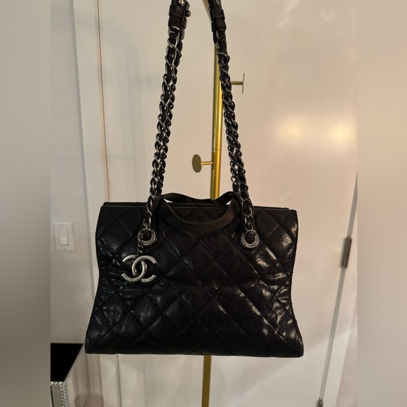 Chanel
CC Crave large Tote Quilted Glazed Caviar - Picture 4 of 16